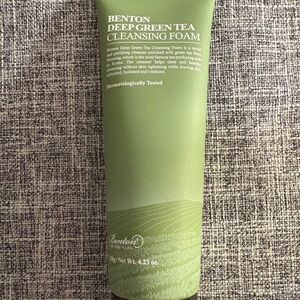 Deep Green Tea Cleansing Foam - Green by Benton